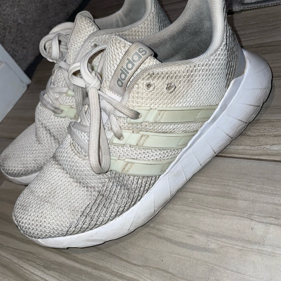 adidas Women's Questar Flow Shoes sneakers 
Color: Two Tone-White/White - Picture 7 of 12